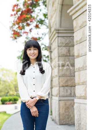 亞洲台灣台中霧峰亞洲大學美術館體育場人像肖像女子女孩 亞洲台灣台中霧峰亞洲大學美術館體育場人像肖像女子女孩 42014835