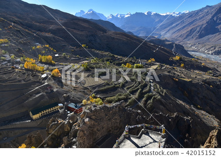 喜馬拉雅山區印度Dankar村莊在Spit Valley住宅和美麗的山脈將建在山坡上 喜馬拉雅山區印度Dankar村莊在Spit Valley住宅和美麗的山脈將建在山坡上 42015152