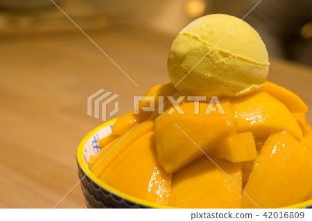Fresh mango ice with condensed milk in Taiwan  42016809