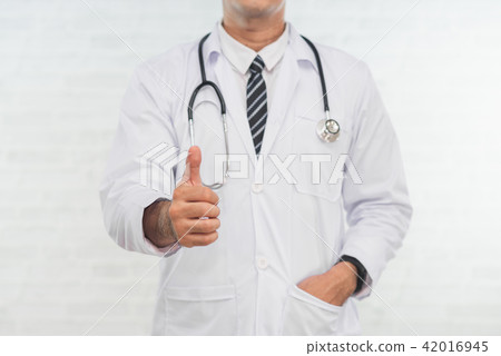 portrait of doctor on white background portrait of doctor on white background 42016945