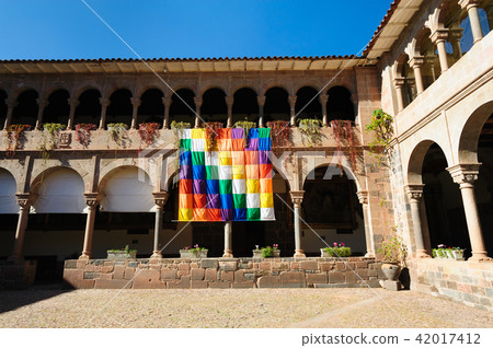 Santo Domingo church courtyard 42017412