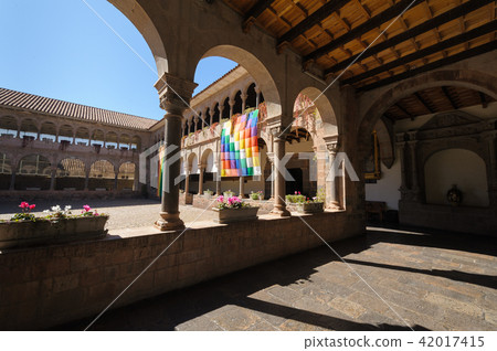 Santo Domingo church courtyard 42017415