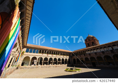 Santo Domingo church courtyard 42017440