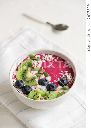 Smoothie breakfast bowl Smoothie breakfast bowl 42017839