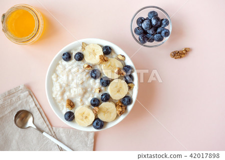 Oatmeal porridge 42017898