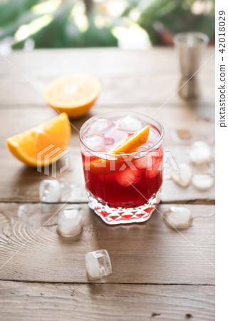 Negroni Cocktail 42018029