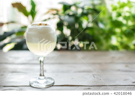 Pisco Sour Cocktail Pisco Sour Cocktail 42018046