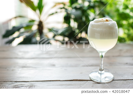 Pisco Sour Cocktail Pisco Sour Cocktail 42018047