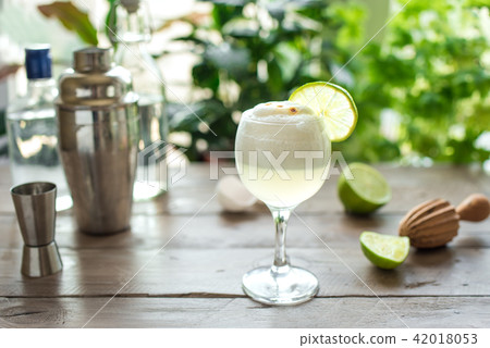 Pisco Sour Cocktail 42018053