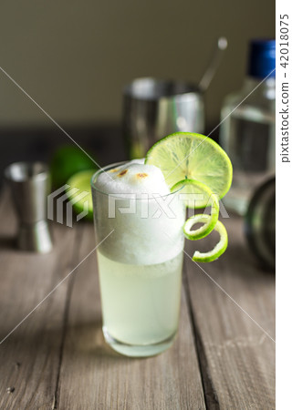 Pisco Sour Cocktail 42018075