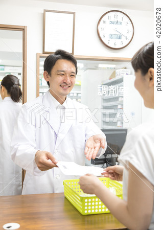 Pharmacy dispensing pharmacy 42020678