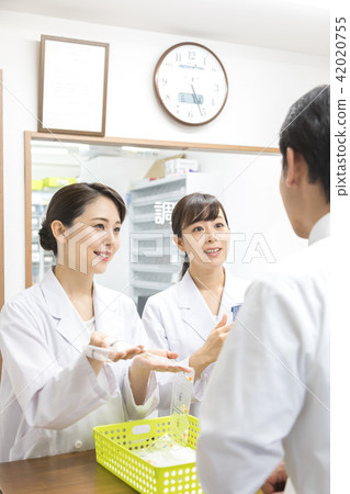 Pharmacy dispensing pharmacy Pharmacy dispensing pharmacy 42020755