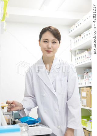Pharmacy dispensing pharmacy 42021217