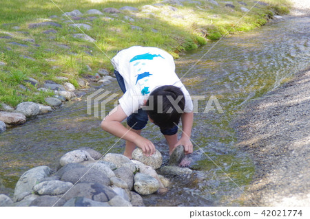 Boys playing in river water 42021774