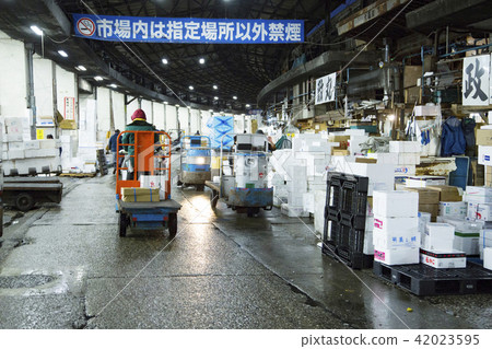 Tsukiji Market 42023595