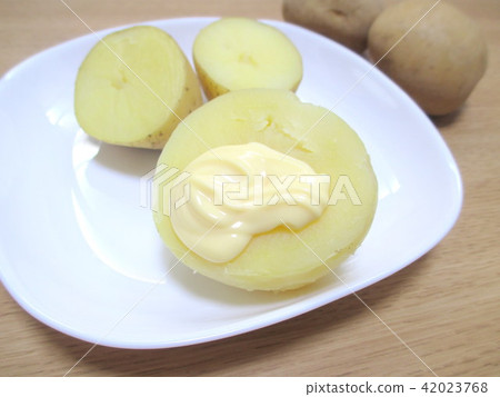 Steamed potato with mayonnaise (baron) 42023768