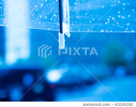 Rainy Marunouchi 42026288