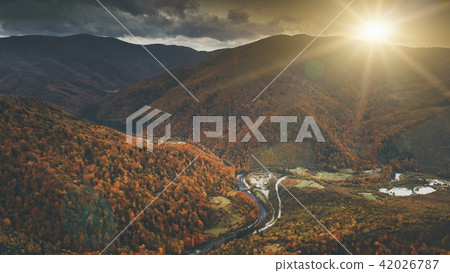 Aerial View of beautiful autumn mountain landscape 42026787