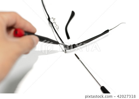 Repair of glasses 42027318