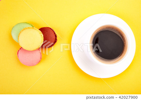 Sweet Dessert Macaron or macaroon with coffee 42027900