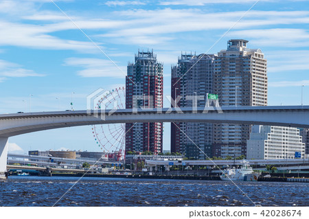 （東京 - 都市風景）在從海濱公園5看見的彩虹橋樑邊的風景 42028674