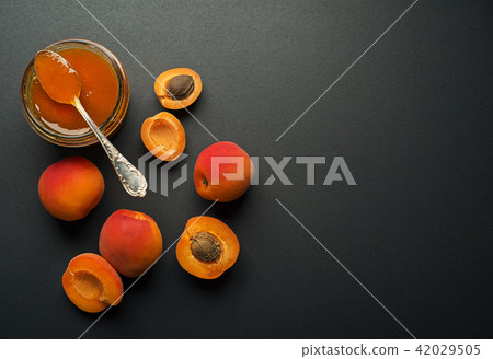 Apricot Apricot 42029505