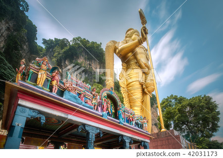 Statue of hindu god Muragan at Batu caves Statue of hindu god Muragan at Batu caves 42031173