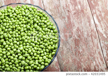 young peas peeled in a plate young peas peeled in a plate 42031495