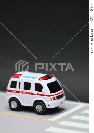 Ambulance (Rescue Emergency Vehicle Intersection Toy Toy Toy Toy Special Vehicle Traffic Accident Incident) 42031856
