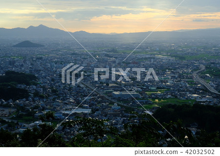 奈良的夜景(奈良縣櫻井市) 奈良的夜景(奈良縣櫻井市) 42032502