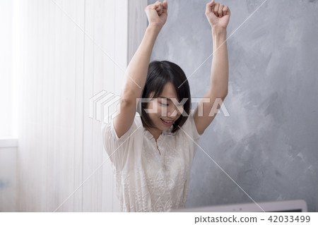 Girl who achieved her goal 42033499