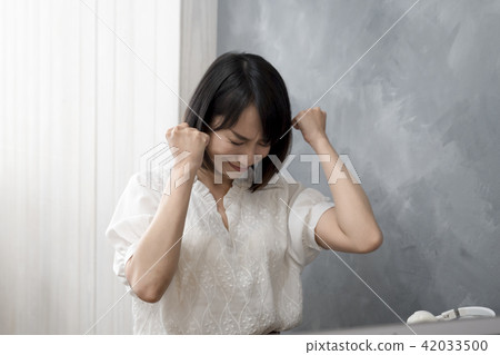 Girl who achieved her goal Girl who achieved her goal 42033500