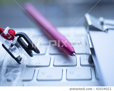 Business image · document · keyboard · ID card · W Business image · document · keyboard · ID card · W 42034021