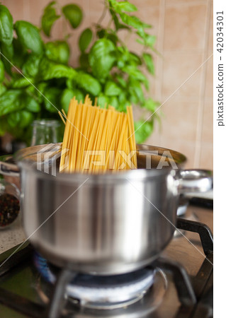 Cooking spaghetti in a pot 42034301