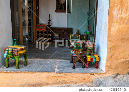 Decorative souvenirs in Amer fort in Jaipur, India Decorative souvenirs in Amer fort in Jaipur, India 42034540