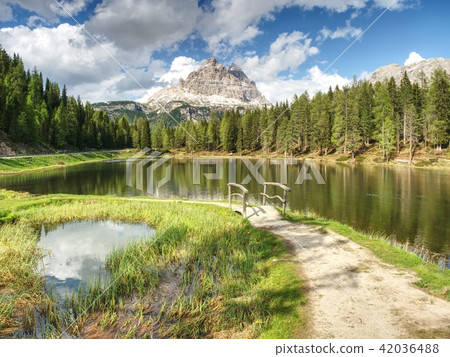 Lago Di Antorno bellow Tre Cime di Lavaredo, 42036488