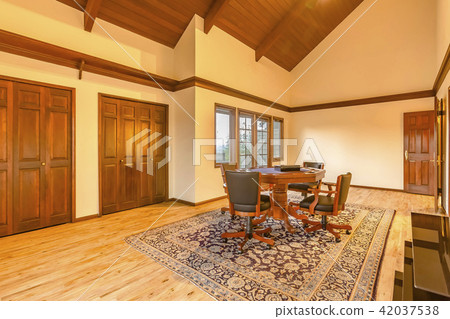 Bright, open and warm spare room with vaulted Bright, open and warm spare room with vaulted 42037538