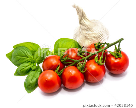 Red cherry tomatoe isolated 42038140