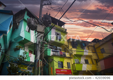 Rio de Janeiro downtown and favela 42039096