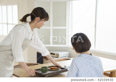 Female Lifestyle Cafe Private 42039430