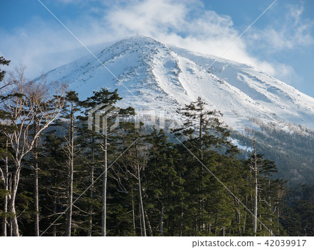 從Chao Mitake雪地度假勝地看到的Ontakayama 從Chao Mitake雪地度假勝地看到的Ontakayama 42039917