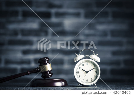Hammer and watch Hammer and watch 42040405