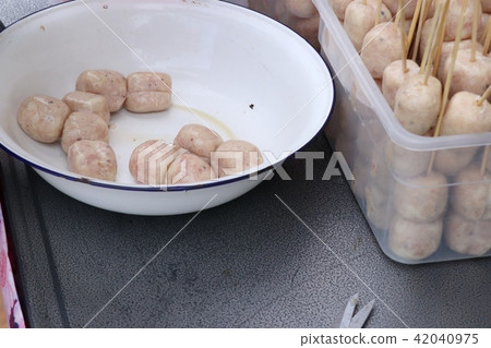 Fresh sausages skewer bamboo 42040975