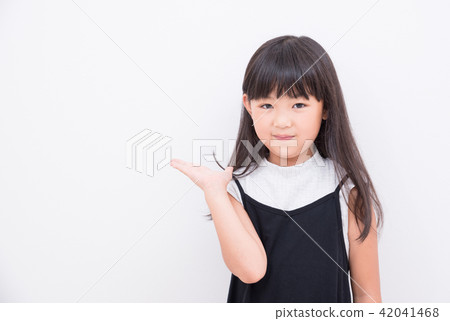 Elementary school girls to pose 42041468