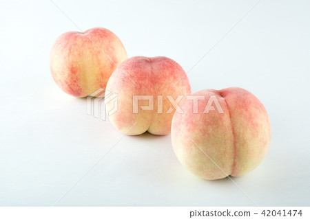 Three peaches 42041474