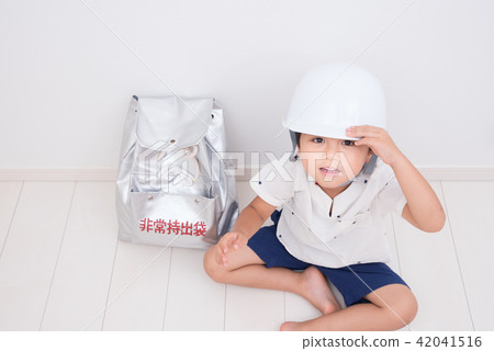 戴頭盔的男孩 42041516