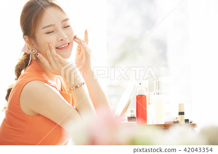 Female beauty image 42043354