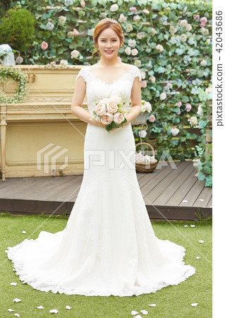 Female bridal image 42043686