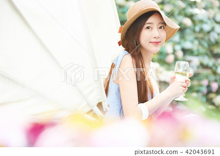 Women relaxation vacation Women relaxation vacation 42043691