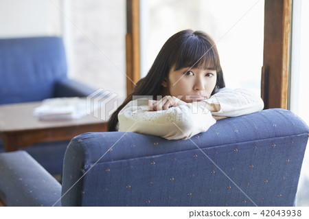 A woman relaxing at a cafe A woman relaxing at a cafe 42043938